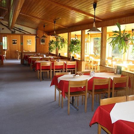Sporti Grusch Hostel ภายนอก รูปภาพ