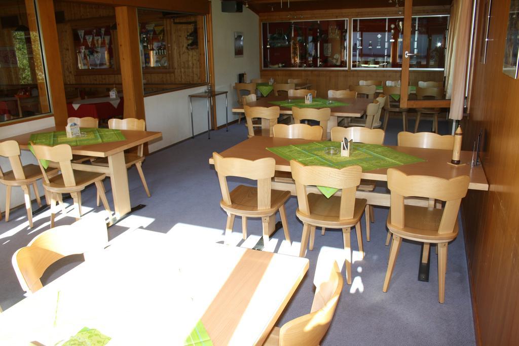 Sporti Grusch Hostel ภายนอก รูปภาพ