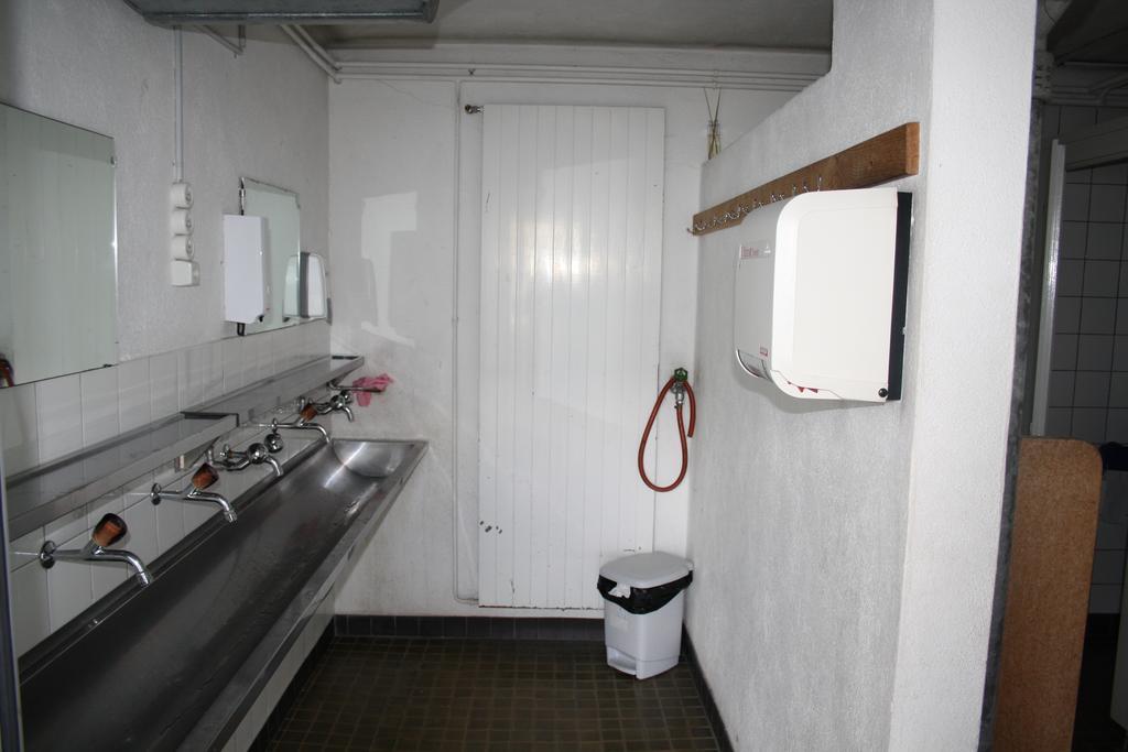 Sporti Grusch Hostel ภายนอก รูปภาพ