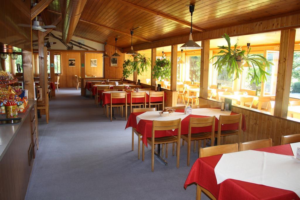 Sporti Grusch Hostel ภายนอก รูปภาพ
